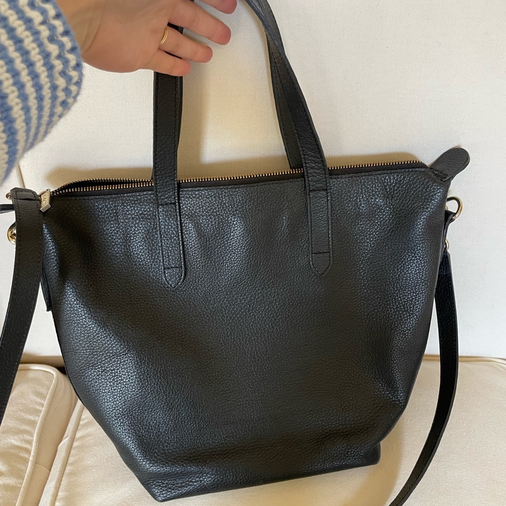 Cuyana Pebbled Leather Carryall Tote Black Crossbody - Picture 11 of 16